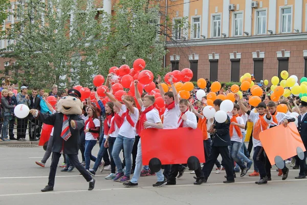 Irkutsk 'ta, Pazar günü, Haziran' ın başında, şehir günü kutlanır. 2014 'te, 7 Haziran' dı. Sabah bir geçit töreni var. Tatile okullar, üniversiteler, ticari firmalar ve kamu kuruluşları da katılıyor..