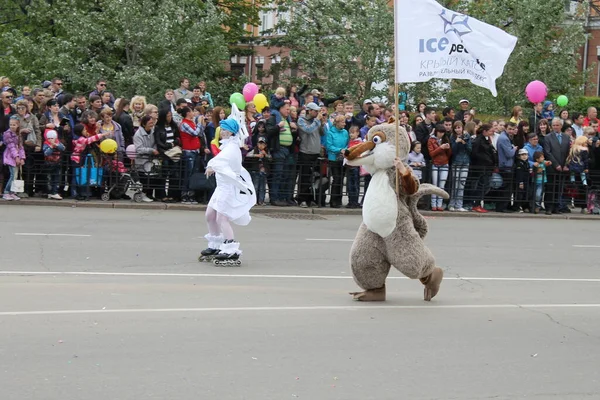 Irkutsk 'ta, Pazar günü, Haziran' ın başında, şehir günü kutlanır. 2014 'te, 7 Haziran' dı. Sabah bir geçit töreni var. Tatile okullar, üniversiteler, ticari firmalar ve kamu kuruluşları da katılıyor..