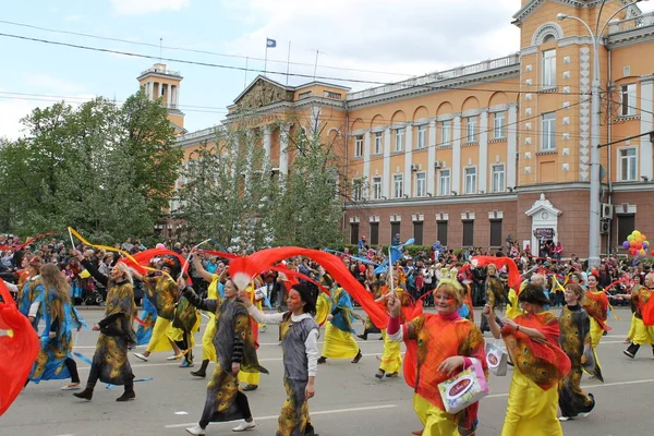 Irkutsk 'ta, Pazar günü, Haziran' ın başında, şehir günü kutlanır. 2014 'te, 7 Haziran' dı. Sabah bir geçit töreni var. Tatile okullar, üniversiteler, ticari firmalar ve kamu kuruluşları da katılıyor..