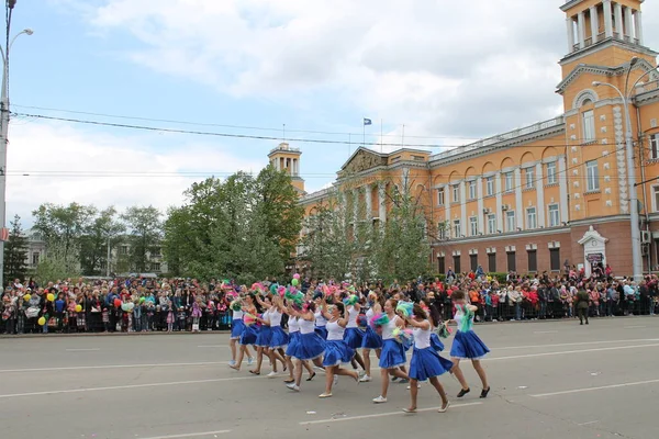 Irkutsk 'ta, Pazar günü, Haziran' ın başında, şehir günü kutlanır. 2014 'te, 7 Haziran' dı. Sabah bir geçit töreni var. Tatile okullar, üniversiteler, ticari firmalar ve kamu kuruluşları da katılıyor..