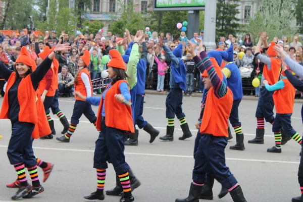 Irkutsk 'ta, Pazar günü, Haziran' ın başında, şehir günü kutlanır. 2014 'te, 7 Haziran' dı. Sabah bir geçit töreni var. Tatile okullar, üniversiteler, ticari firmalar ve kamu kuruluşları da katılıyor..