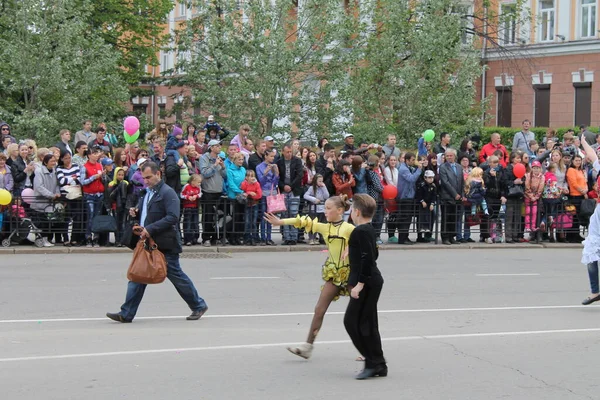 Irkutsk 'ta, Pazar günü, Haziran' ın başında, şehir günü kutlanır. 2014 'te, 7 Haziran' dı. Sabah bir geçit töreni var. Tatile okullar, üniversiteler, ticari firmalar ve kamu kuruluşları da katılıyor..