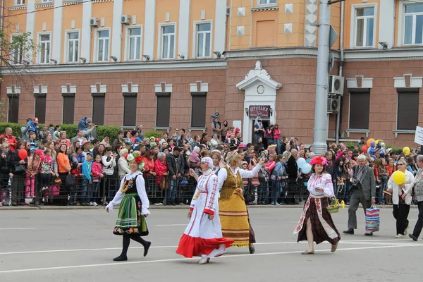 Irkutsk 'ta, Pazar günü, Haziran' ın başında, şehir günü kutlanır. 2014 'te, 7 Haziran' dı. Sabah bir geçit töreni var. Tatile okullar, üniversiteler, ticari firmalar ve kamu kuruluşları da katılıyor..