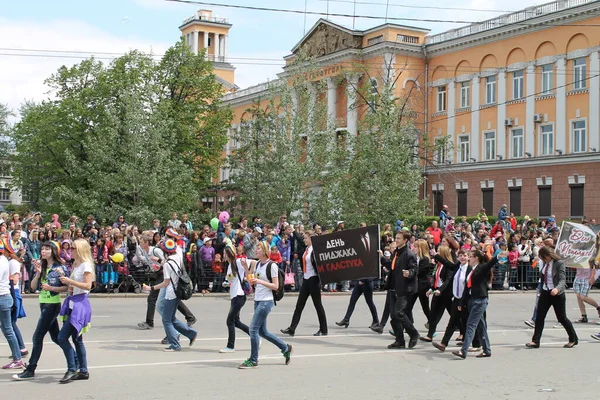 Irkutsk 'ta, Pazar günü, Haziran' ın başında, şehir günü kutlanır. 2014 'te, 7 Haziran' dı. Sabah bir geçit töreni var. Tatile okullar, üniversiteler, ticari firmalar ve kamu kuruluşları da katılıyor..
