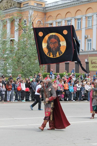 Irkutsk 'ta, Pazar günü, Haziran' ın başında, şehir günü kutlanır. 2014 'te, 7 Haziran' dı. Sabah bir geçit töreni var. Tatile okullar, üniversiteler, ticari firmalar ve kamu kuruluşları da katılıyor..