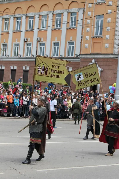 Irkutsk 'ta, Pazar günü, Haziran' ın başında, şehir günü kutlanır. 2014 'te, 7 Haziran' dı. Sabah bir geçit töreni var. Tatile okullar, üniversiteler, ticari firmalar ve kamu kuruluşları da katılıyor..