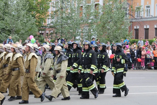 Irkutsk 'ta, Pazar günü, Haziran' ın başında, şehir günü kutlanır. 2014 'te, 7 Haziran' dı. Sabah bir geçit töreni var. Tatile okullar, üniversiteler, ticari firmalar ve kamu kuruluşları da katılıyor..