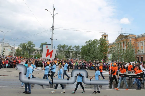 Irkutsk 'ta, Pazar günü, Haziran' ın başında, şehir günü kutlanır. 2014 'te, 7 Haziran' dı. Sabah bir geçit töreni var. Tatile okullar, üniversiteler, ticari firmalar ve kamu kuruluşları da katılıyor..
