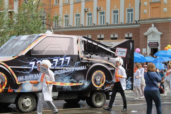 Irkutsk 'ta, Pazar günü, Haziran' ın başında, şehir günü kutlanır. 2014 'te, 7 Haziran' dı. Sabah bir geçit töreni var. Tatile okullar, üniversiteler, ticari firmalar ve kamu kuruluşları da katılıyor..