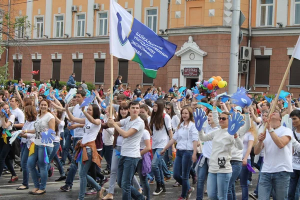 Irkutsk 'ta, Pazar günü, Haziran' ın başında, şehir günü kutlanır. 2014 'te, 7 Haziran' dı. Sabah bir geçit töreni var. Tatile okullar, üniversiteler, ticari firmalar ve kamu kuruluşları da katılıyor..
