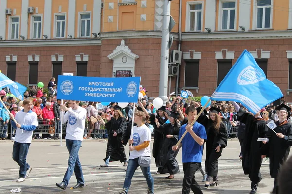 Irkutsk 'ta, Pazar günü, Haziran' ın başında, şehir günü kutlanır. 2014 'te, 7 Haziran' dı. Sabah bir geçit töreni var. Tatile okullar, üniversiteler, ticari firmalar ve kamu kuruluşları da katılıyor..