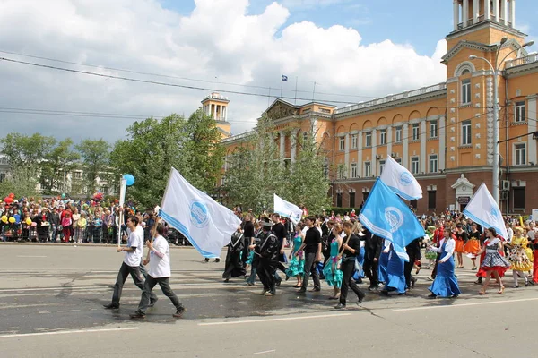 Irkutsk 'ta, Pazar günü, Haziran' ın başında, şehir günü kutlanır. 2014 'te, 7 Haziran' dı. Sabah bir geçit töreni var. Tatile okullar, üniversiteler, ticari firmalar ve kamu kuruluşları da katılıyor..