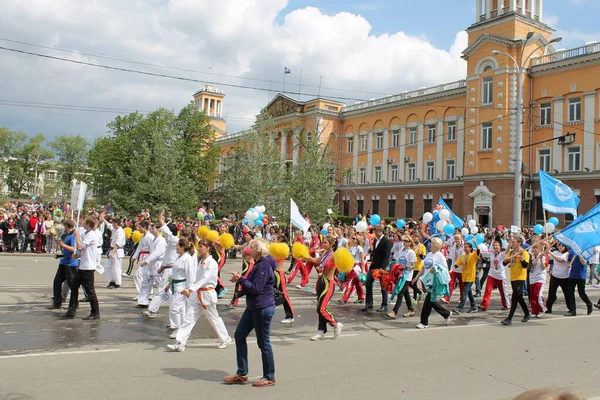 Irkutsk 'ta, Pazar günü, Haziran' ın başında, şehir günü kutlanır. 2014 'te, 7 Haziran' dı. Sabah bir geçit töreni var. Tatile okullar, üniversiteler, ticari firmalar ve kamu kuruluşları da katılıyor..