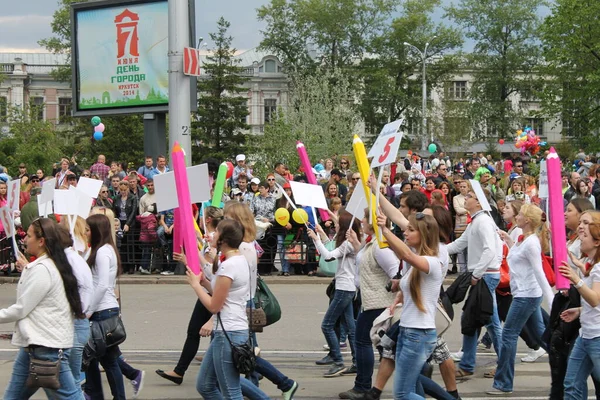 Irkutsk 'ta, Pazar günü, Haziran' ın başında, şehir günü kutlanır. 2014 'te, 7 Haziran' dı. Sabah bir geçit töreni var. Tatile okullar, üniversiteler, ticari firmalar ve kamu kuruluşları da katılıyor..