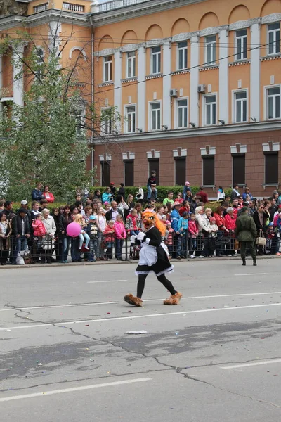 Irkutsk 'ta, Pazar günü, Haziran' ın başında, şehir günü kutlanır. 2014 'te, 7 Haziran' dı. Sabah bir geçit töreni var. Tatile okullar, üniversiteler, ticari firmalar ve kamu kuruluşları da katılıyor..