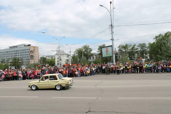 Irkutsk 'ta, Pazar günü, Haziran' ın başında, şehir günü kutlanır. 2014 'te, 7 Haziran' dı. Sabah bir geçit töreni var. Tatile okullar, üniversiteler, ticari firmalar ve kamu kuruluşları da katılıyor..