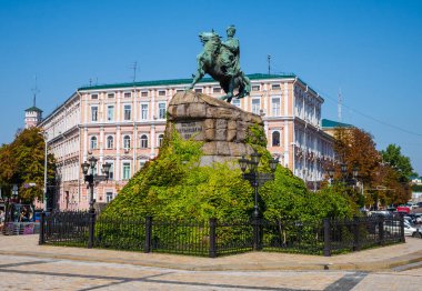 Ukraynalı hetman Bohdan Khmelnytsky anıtı, Kyiv 'in başlıca ilgi alanlarından biri.