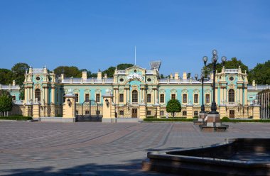 Ukrayna, Kiev 'deki restorasyondan sonra Mariinsky Sarayı. Mariinskyi Sarayı - Ukrayna Cumhurbaşkanının Kyiv 'deki resmi konutu.