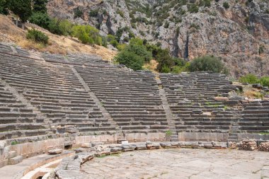 Delphi antik tiyatroda. Delphi bir önemli antik Yunan dini Kutsal Tanrı Apollon kutsal yapıldı..