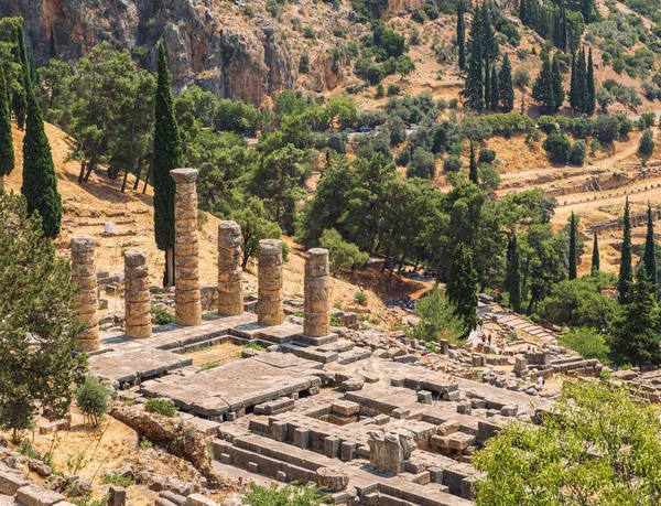 著名的古代遗迹 夏天希腊德尔斐的阿波罗神殿 欧洲之行 — 图库照片