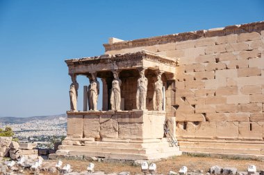 Akropolis Tepesi, Atina ve Yunanistan 'daki Parthenon' da Echtheion Heykelleri