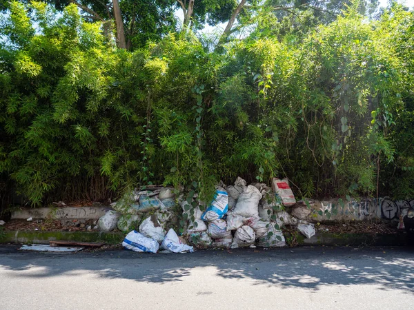 Medellin Antioquia Colombia November 2021 Garbage Bags Accumulated Street Corner — 스톡 사진