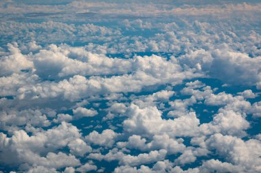 Sersemletici Bulutlu Mavi Gökyüzü Atmosferde Yüksek