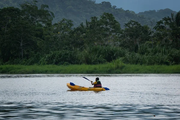 Palomino Dibulla Guajira Colombia December 2021 Latin Boy Paddling Kajak — Stockfoto