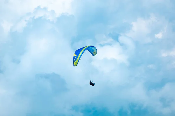 Belmira Antioquia Colômbia Novembro 2021 Parapente Azul Amarelo Desporto Extremo — Fotografia de Stock