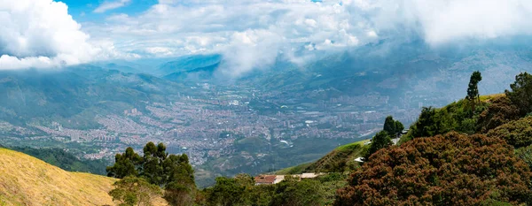 Montagna Piena Alberi Piante Con Sacco Vegetazione Intorno Belmira Antioquia — Foto Stock