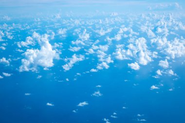 Sersemletici Bulutlu Mavi Gökyüzü Atmosferde Yüksek