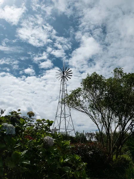 Windmill Running Cloudy Day — Stockfoto