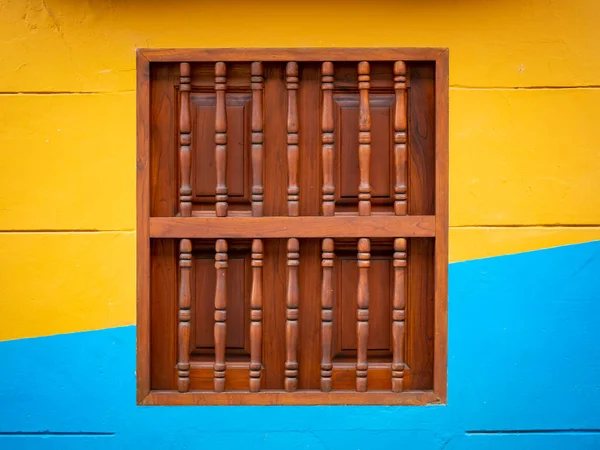 Ventana Marrón Amarillo Con Fondo Azul Característica Ciudad Jericó Antioquia — Foto de Stock