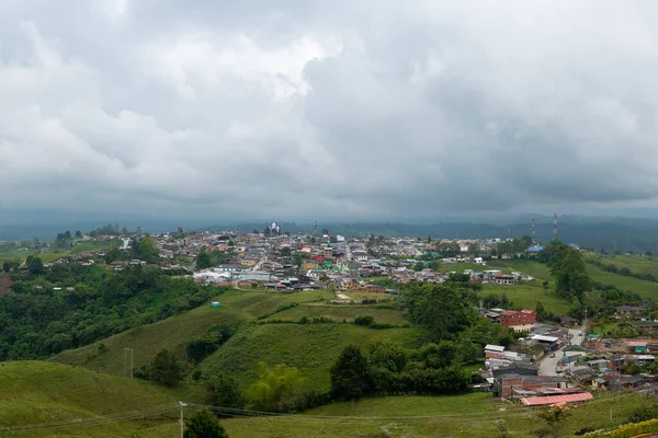 Filandia Şehrinin Manzarası Quindio Etrafında Bir Sürü Yeşil Alan Var — Stok fotoğraf