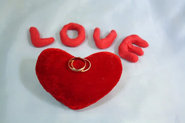 Heart, wedding rings and love — Stock Photo, Image