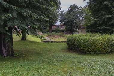 Eski Uzhgorod şatosunun Medievaltale Castle bahçesi, Zakarpattya bölgesi, Batı Ukrayna