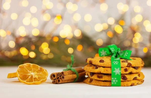 Biscoitos Passas Amarrados Com Fita Natal Verde Fatias Limão Canela — Fotografia de Stock