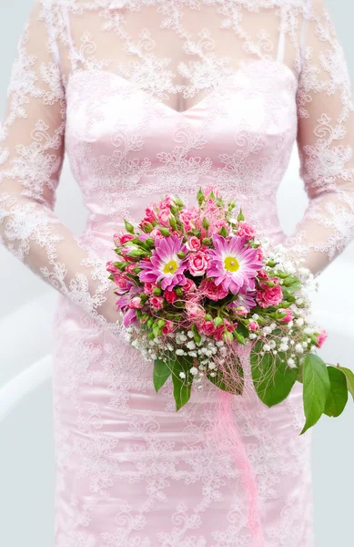 Sposa con bouquet — Foto Stock