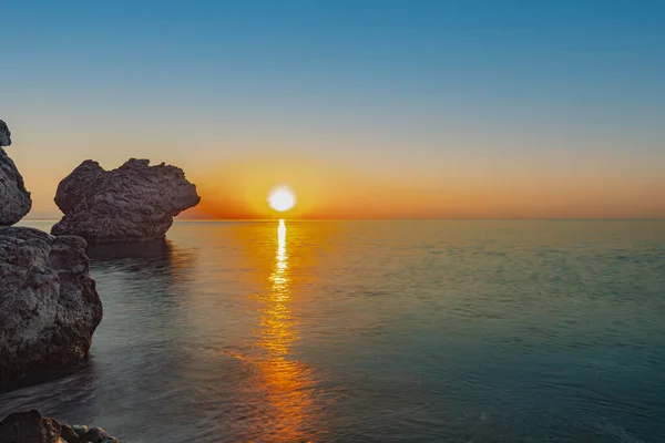 Rotsachtige Kust Van Middellandse Zee Bij Dageraad — Stockfoto