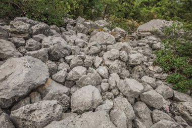 Türkiye 'nin dağlarında kayalar. 