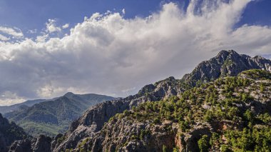 Türkiye 'nin dağlarında kayalar. 
