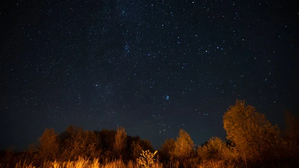 Vía Láctea Noche Oscura Filmada Pueblo Ruso Imagen De Stock
