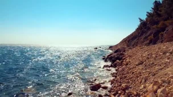 黎明时分地中海的岩石海岸 — 图库视频影像