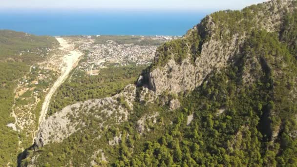 케 메르 지역에 있는 터키의 산악 골짜기 — 비디오