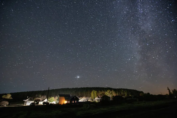 Vía Láctea Noche Oscura Filmada Pueblo Ruso — Foto de Stock