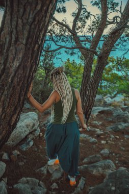 Rasta kızı Rasta Rasta Rasta Rasta Rasta Akdeniz kıyısında dinleniyor.. 