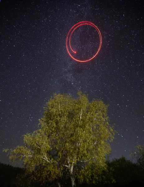 Vliegen Een Quadcopter Nachts Sterrenhemel — Stockfoto