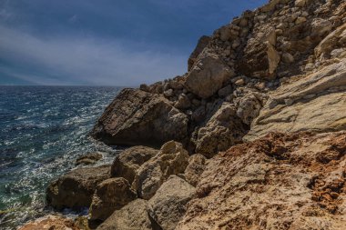 Sıcak Akdeniz 'de deniz manzarası. 