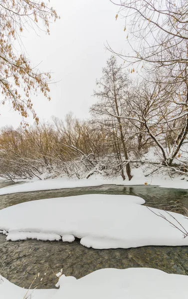 寒いロシアの冬の川 — ストック写真