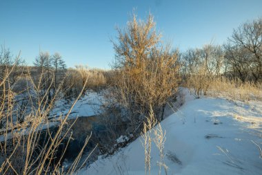 Soğuk Rusya 'da kış nehri